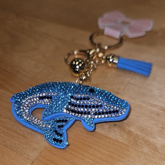 Blue Whale Rhinestone Keychain - Picture 4 of 6